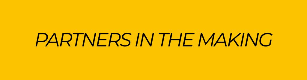 Sfondo giallo e tag line al centro "Partners in the making"